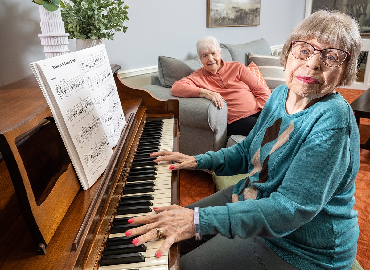 LQNursing_piano patients playing piano